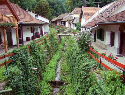 Top 5 eldugott úti cél – Hangulatos falvak bakancslistás látnivalókkal
